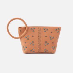 Maggie Clutch In Smooth Leather - Doe