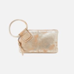 Sable Wristlet In Metallic Leather - Saddle Stardust