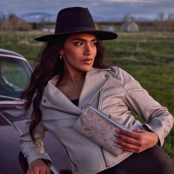 Alternative view of Lauren Clutch-Wallet in Printed Leather - Mystic Bloom