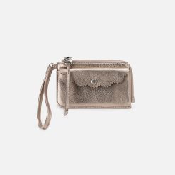 Tabby Card Wristlet In Metallic Leather - Cameo Quartz