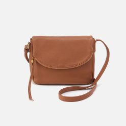 Fern Messenger Crossbody In Pebbled Leather - Warm Honey