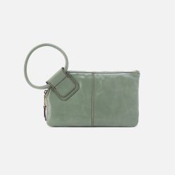 Sable Wristlet In Polished Leather - Jade
