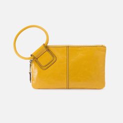 Sable Wristlet In Polished Leather - Sun Glow